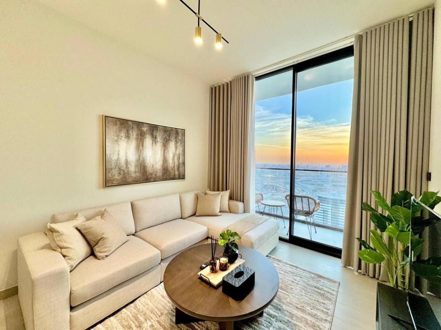 Elegant 1br In Jvc With Spacious Balcony *
