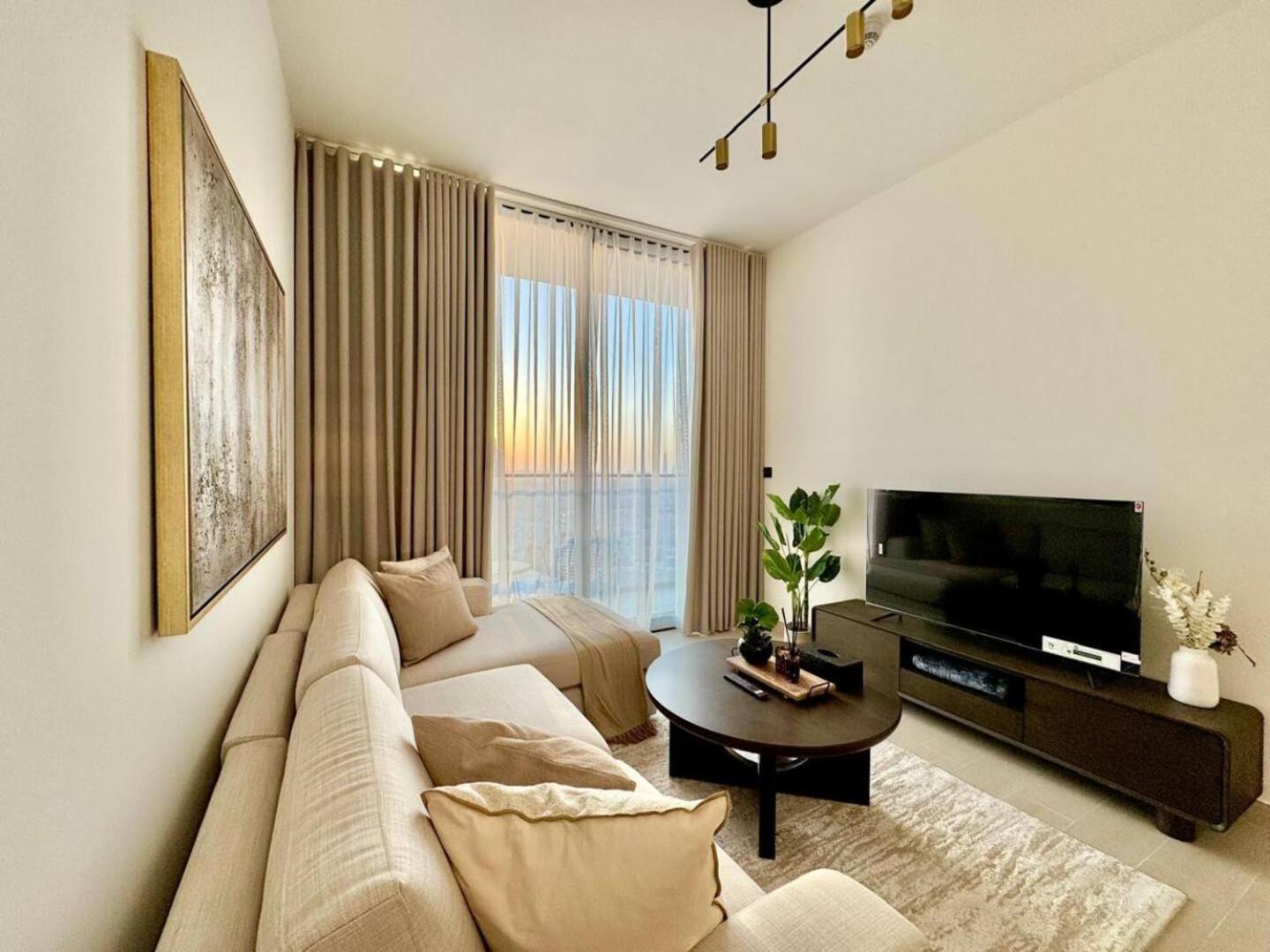 Elegant 1br In Jvc With Spacious Balcony * Dubai