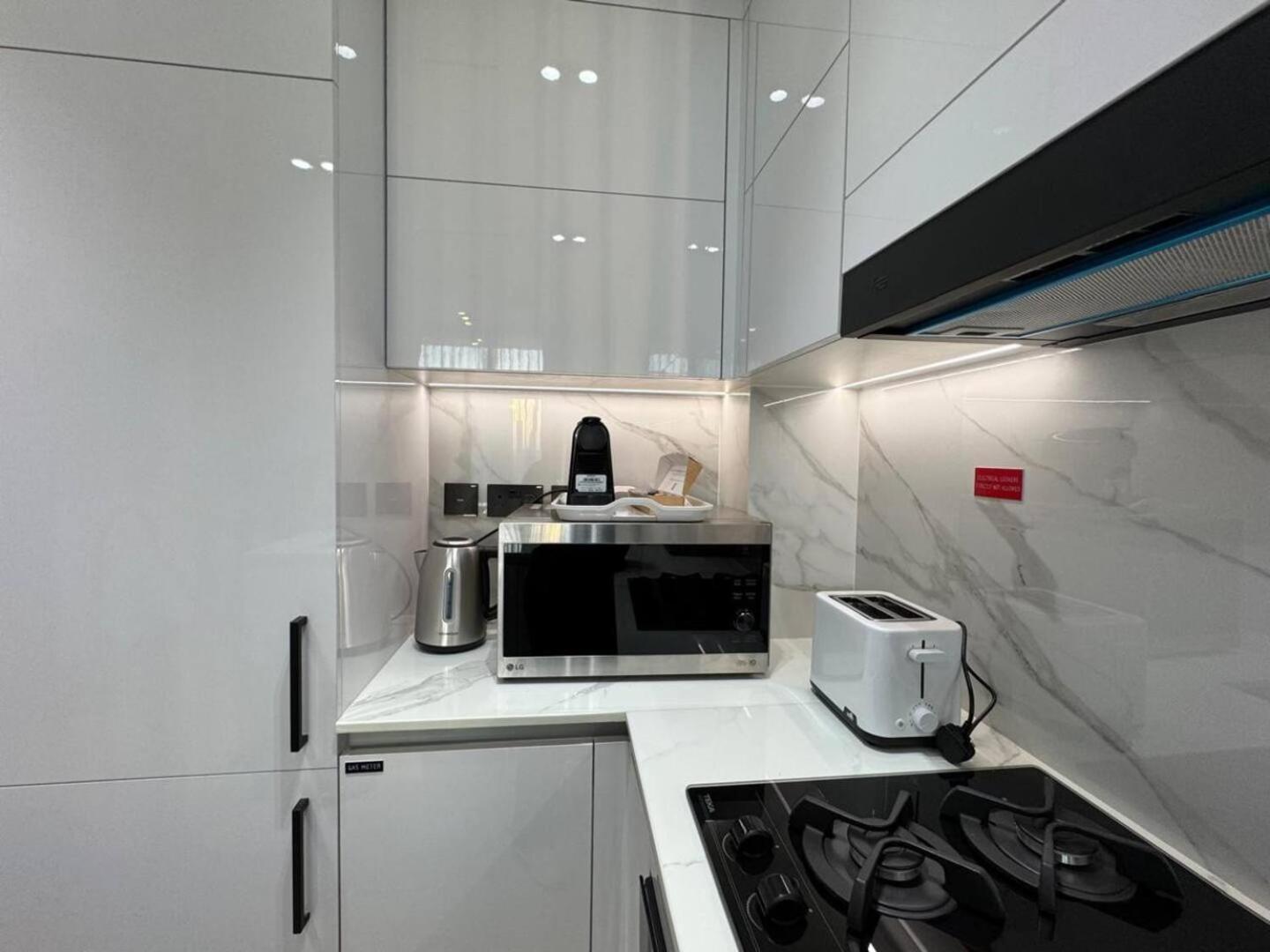 Elegant 1br In Jvc With Spacious Balcony *