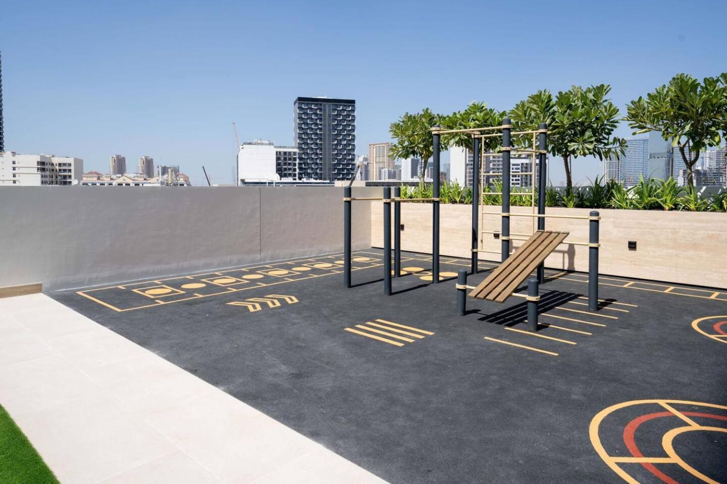 Elegant 1br In Jvc With Spacious Balcony *
