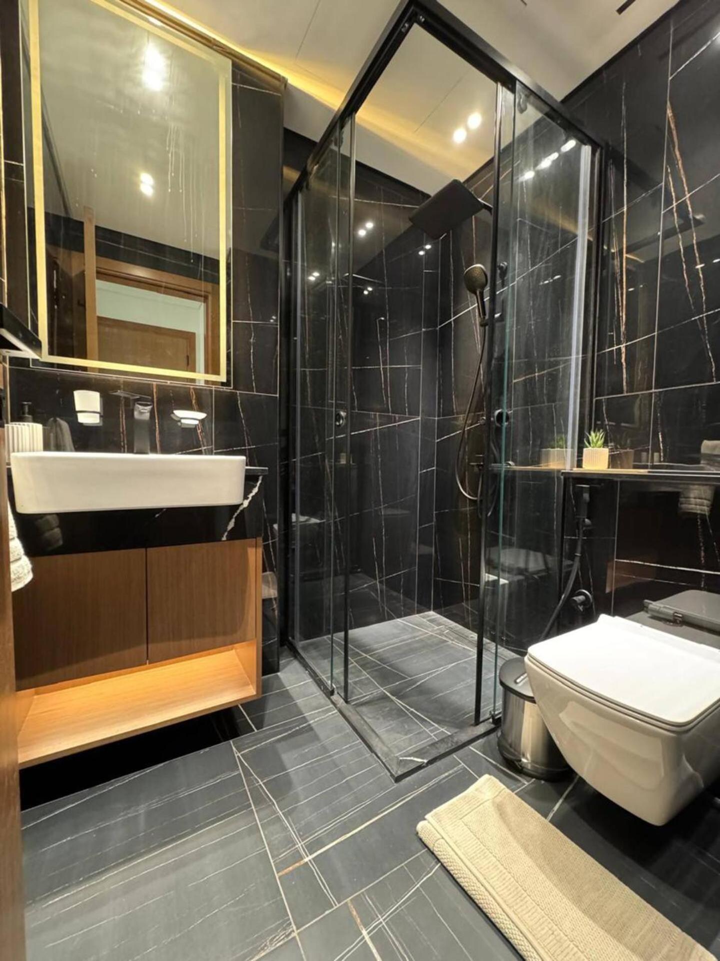 Apartment Elegant 1br In Jvc With Spacious Balcony *